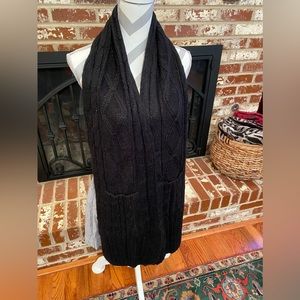 Simply Vera Wang Beautiful Black Scarf with pockets for your phone. NWOT.